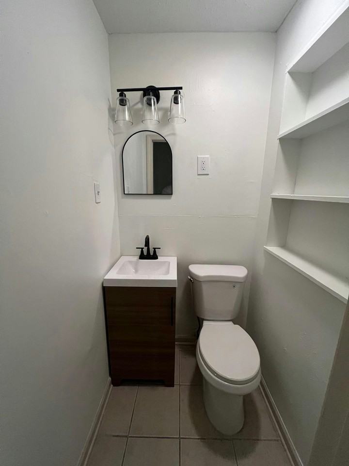 791 Par Ave - Photo 5 of 16