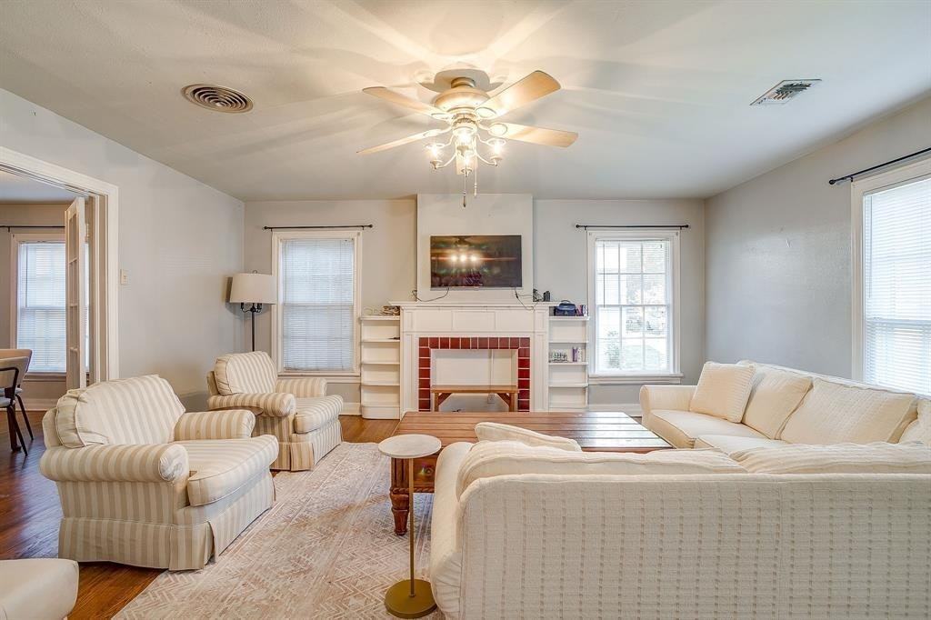 3224 Cockrell Ave - Photo 4 of 17