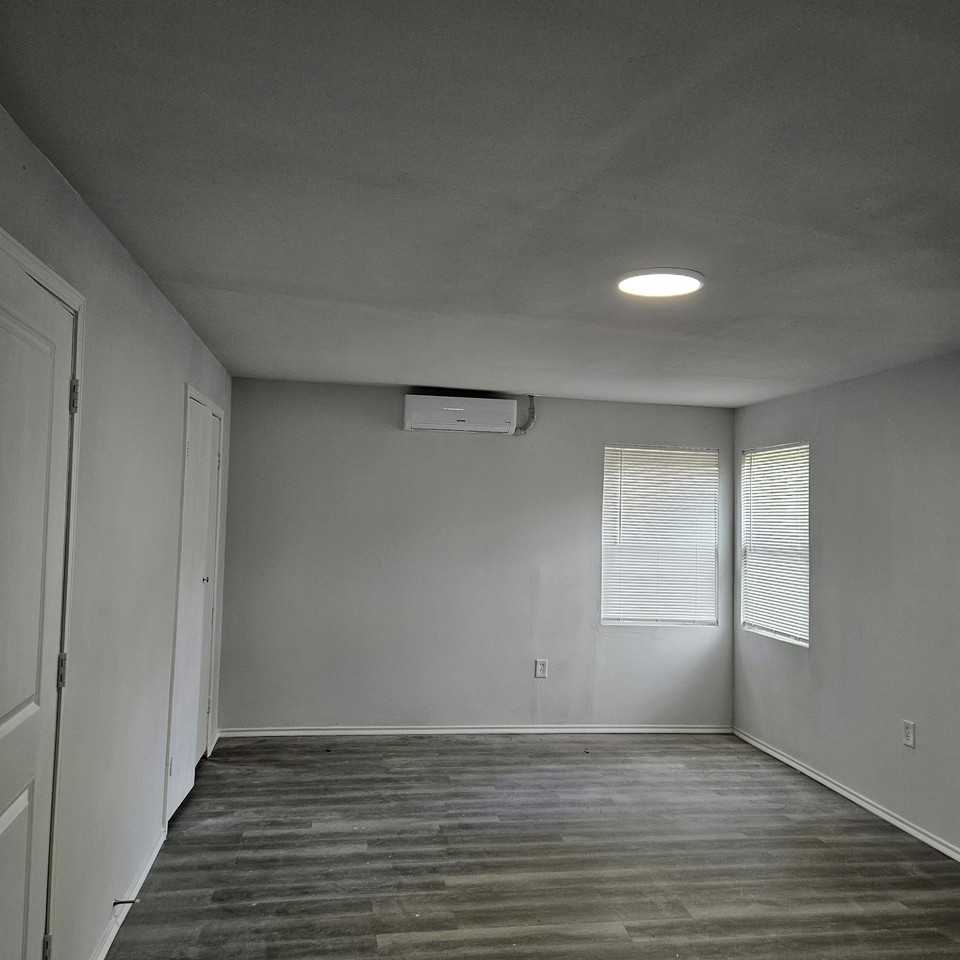 1403 E 4th Ave - Photo 3 of 8