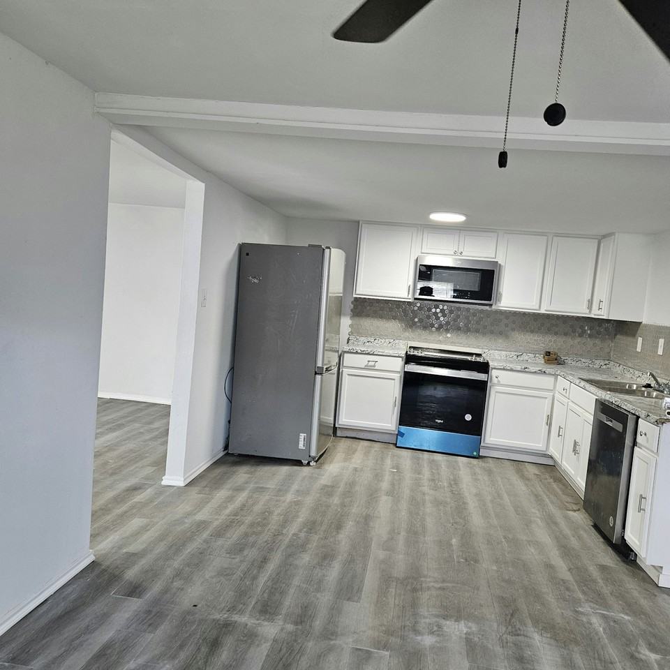 1403 E 4th Ave - Photo 4 of 8