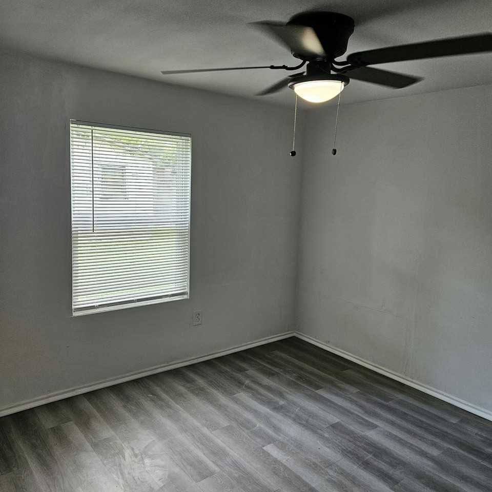 1403 E 4th Ave - Photo 5 of 8