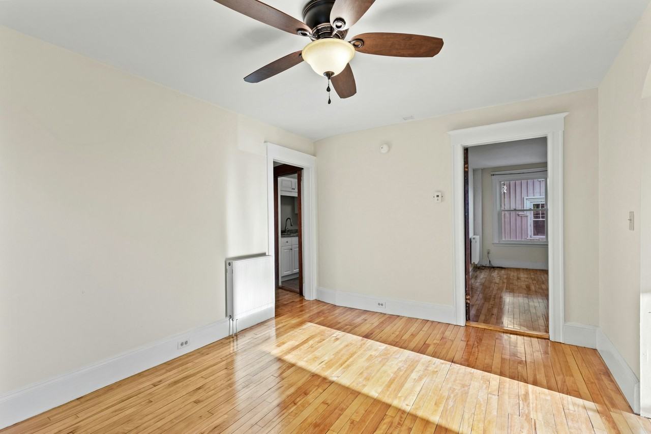 37 Arlington St, Unit 2 - Photo 5 of 18