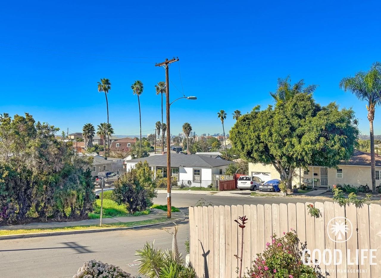 311 Los Angeles Pl - Photo 3 of 25