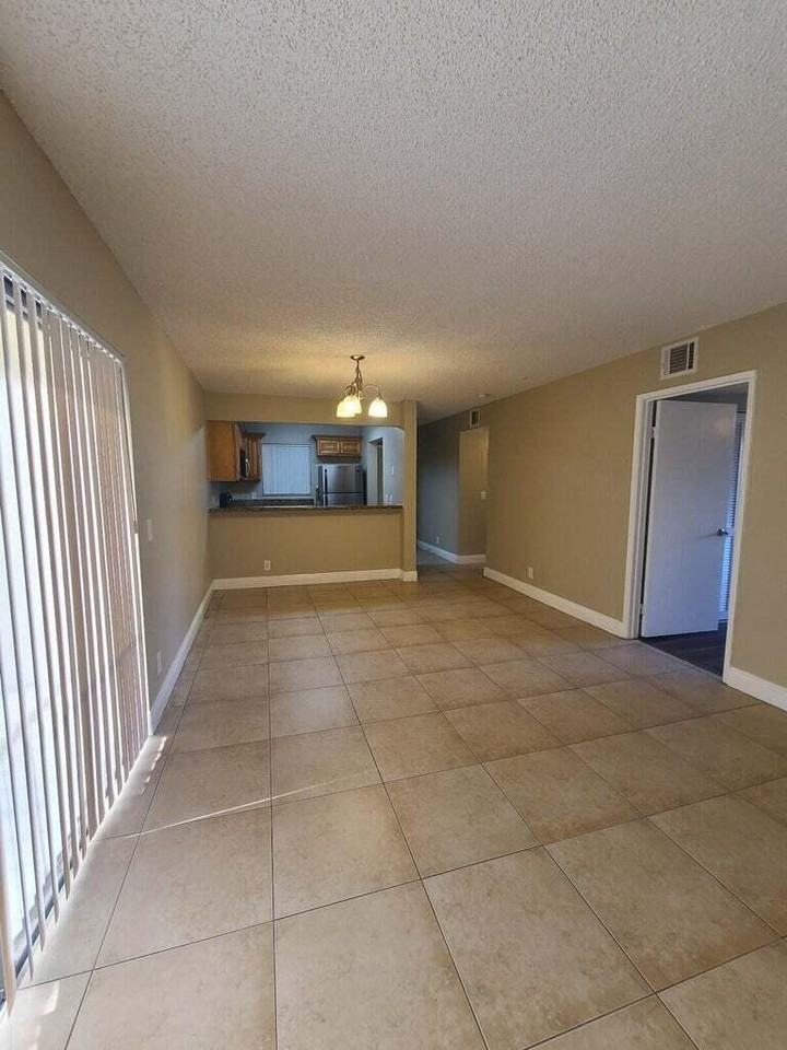 1517 Lake Crystal Dr #E - Photo 4 of 16