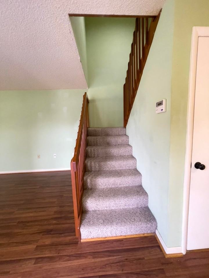 27 Clinton Ct #D - Photo 2 of 20