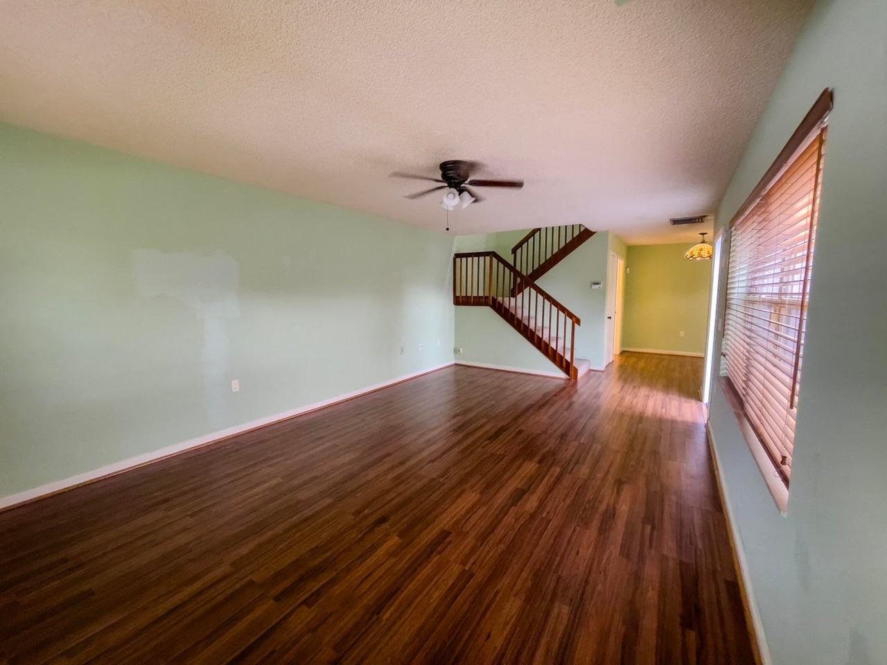 27 Clinton Ct #D - Photo 3 of 20