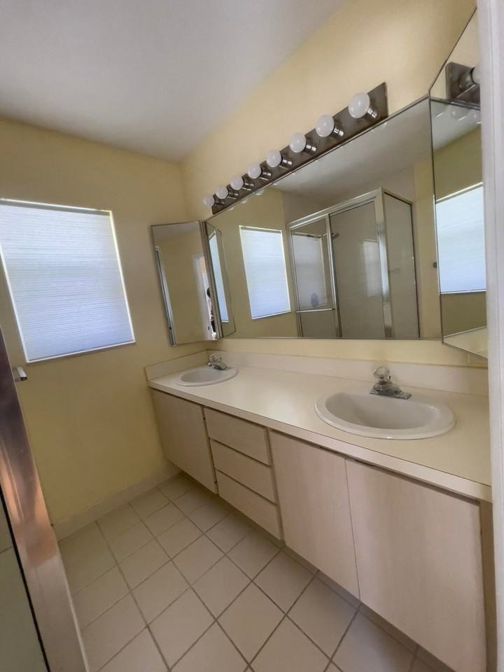 27 Clinton Ct #D - Photo 6 of 20