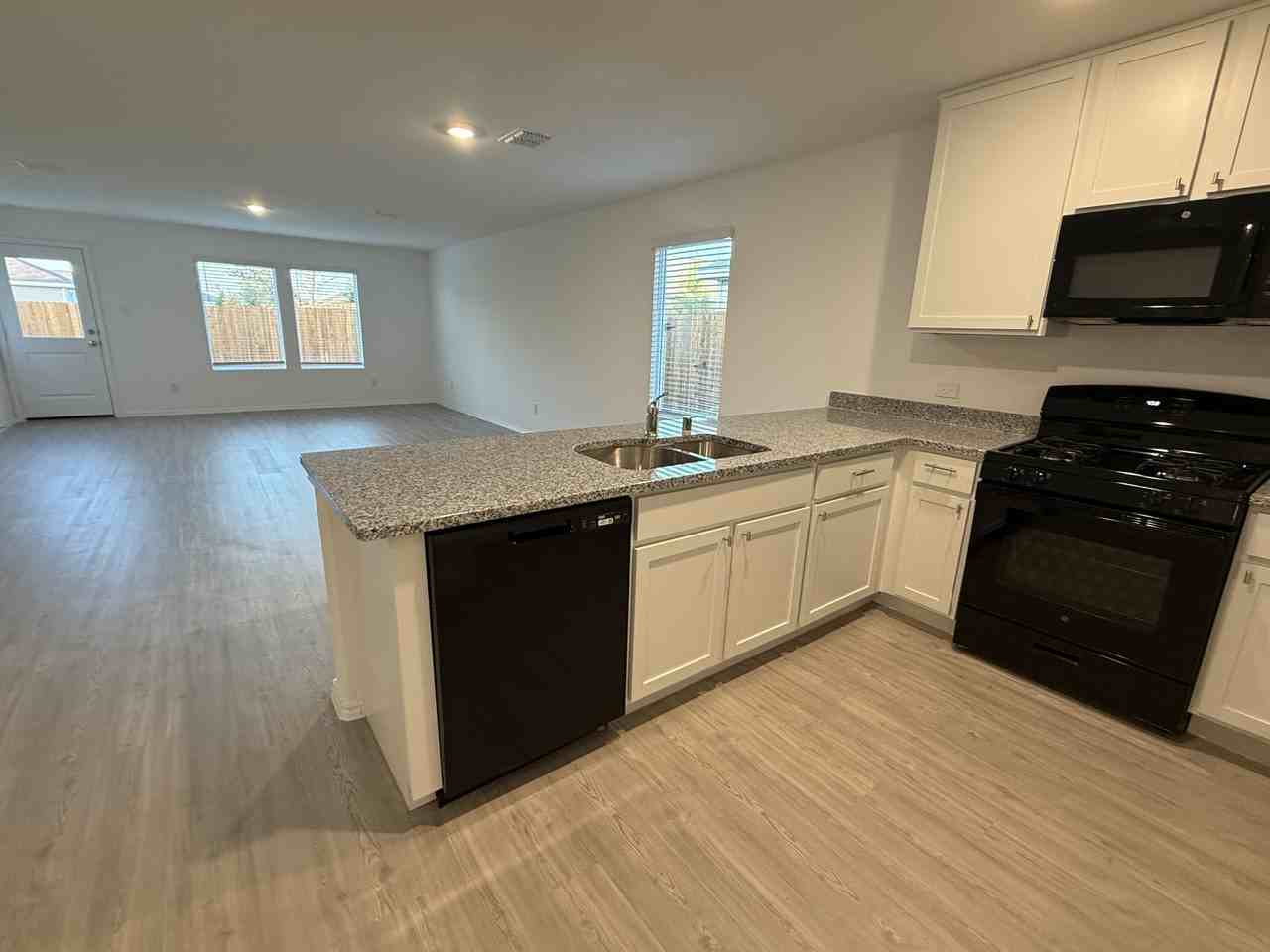 1812 Ashland St #NA - Photo 6 of 25