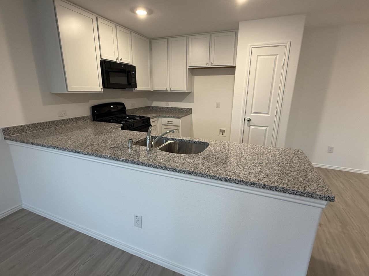 1812 Ashland St #NA - Photo 7 of 25