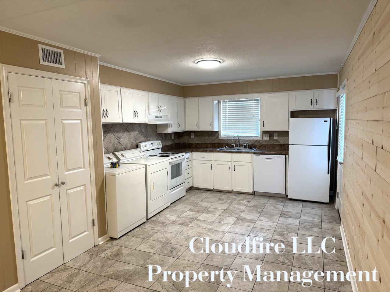 213 James Cir #213 - Photo 3 of 7