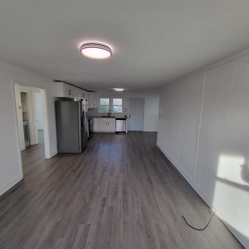 166 E 16th St #B - Photo 3 of 11