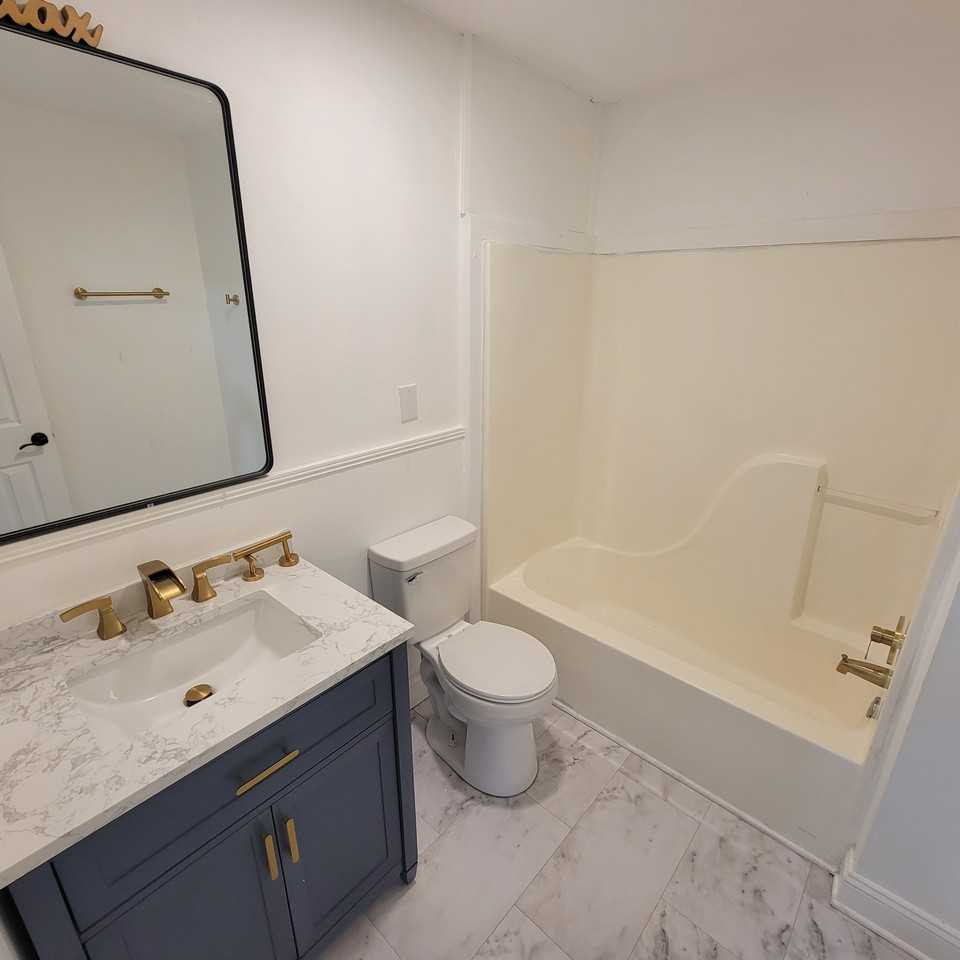 166 E 16th St #B - Photo 7 of 11