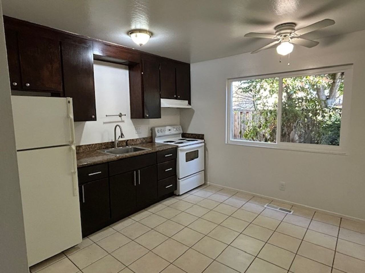 Fairway - Photo 3 of 12