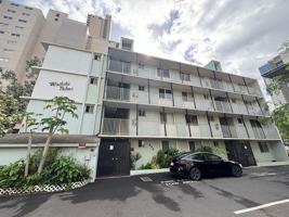 featured image of 445 Kalaimoku St
