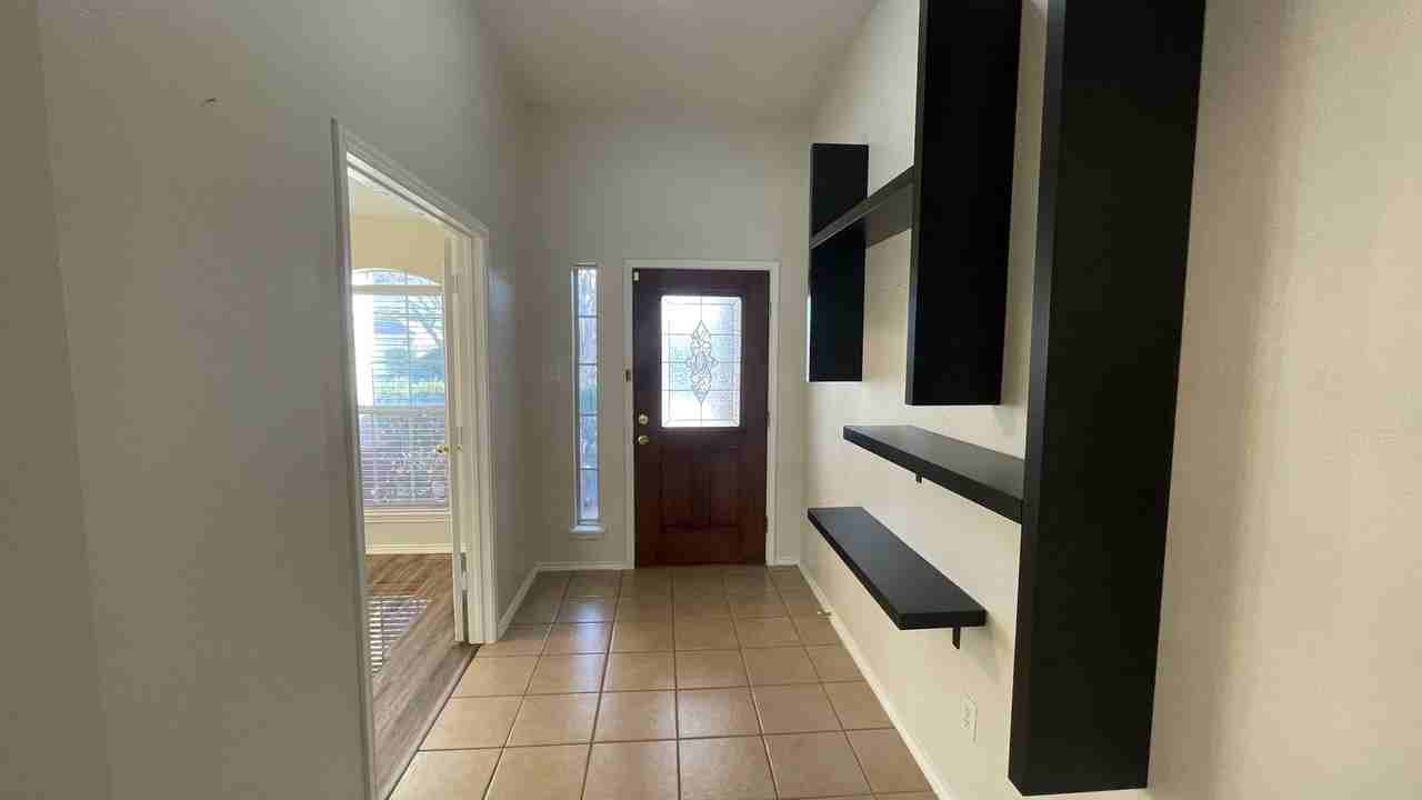 8505 Prairie Dawn Dr - Photo 4 of 26