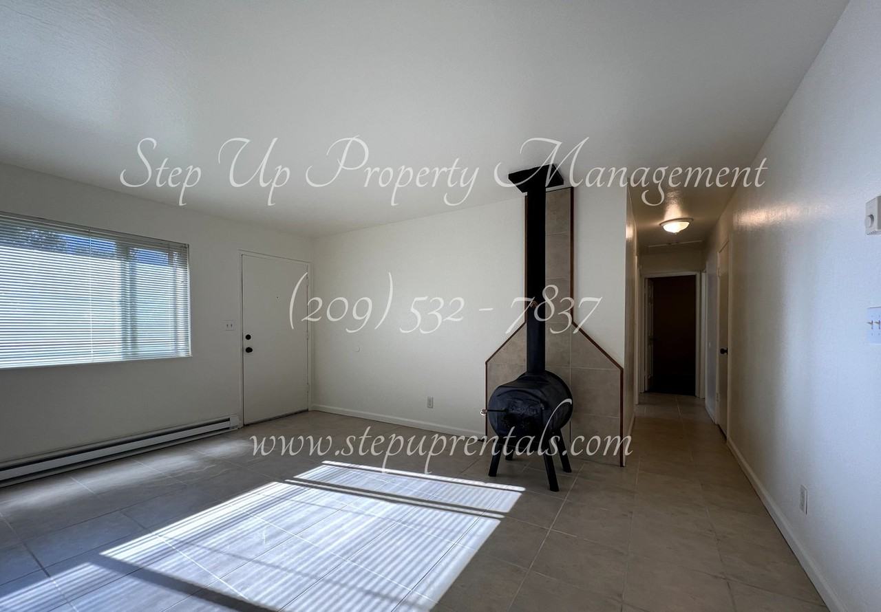 19199 Beauchamp Dr - Photo 3 of 17