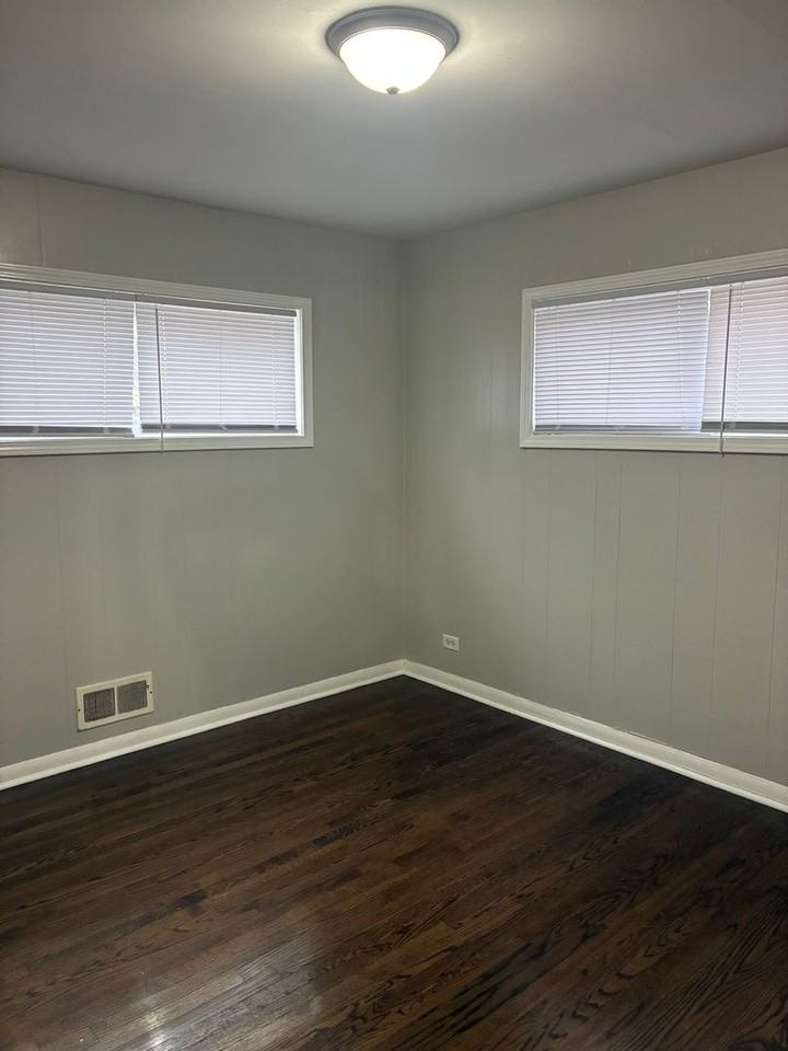 1235 King Cir #1 - Photo 6 of 11