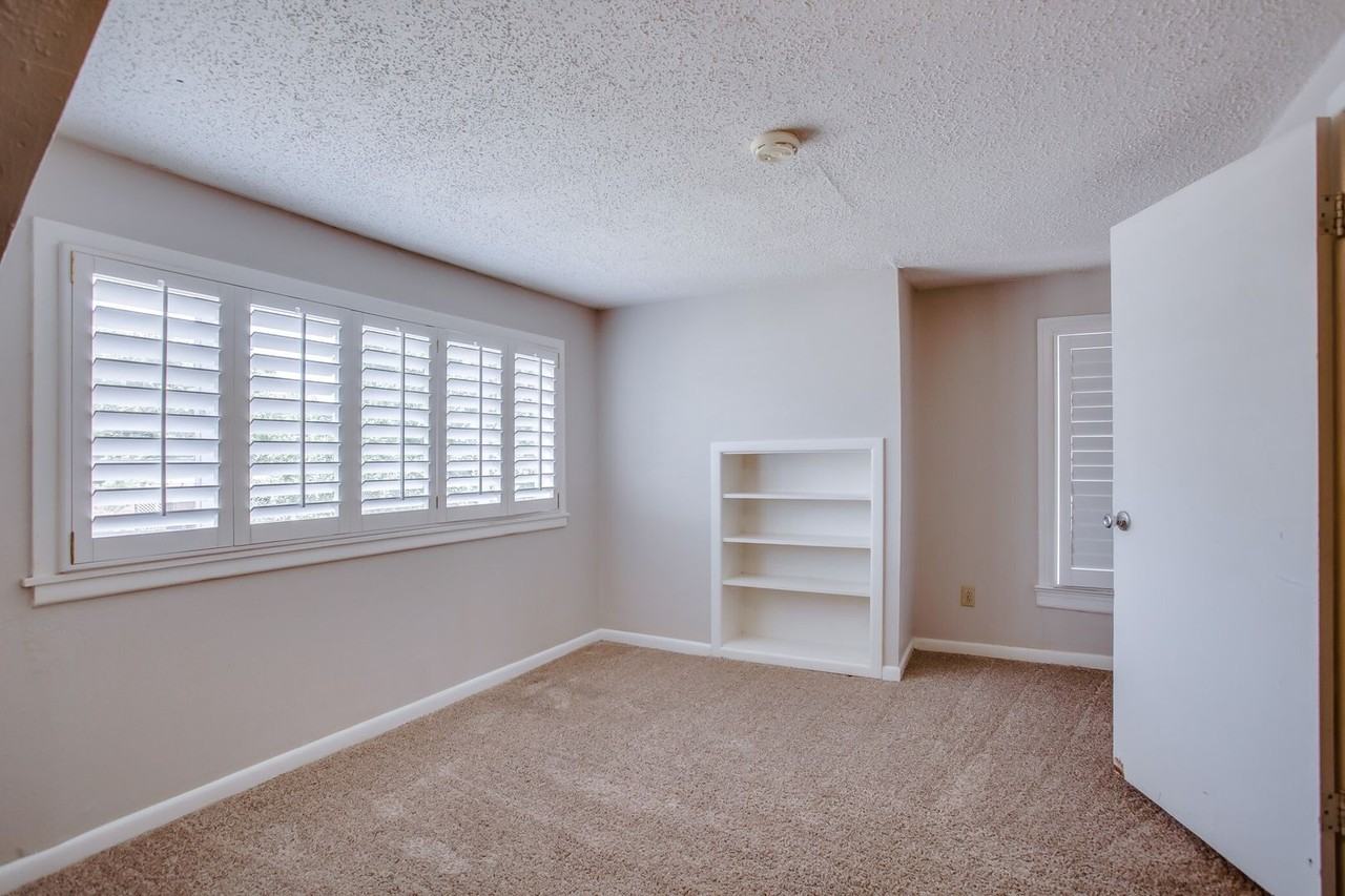 2405 21st St - Photo 5 of 12