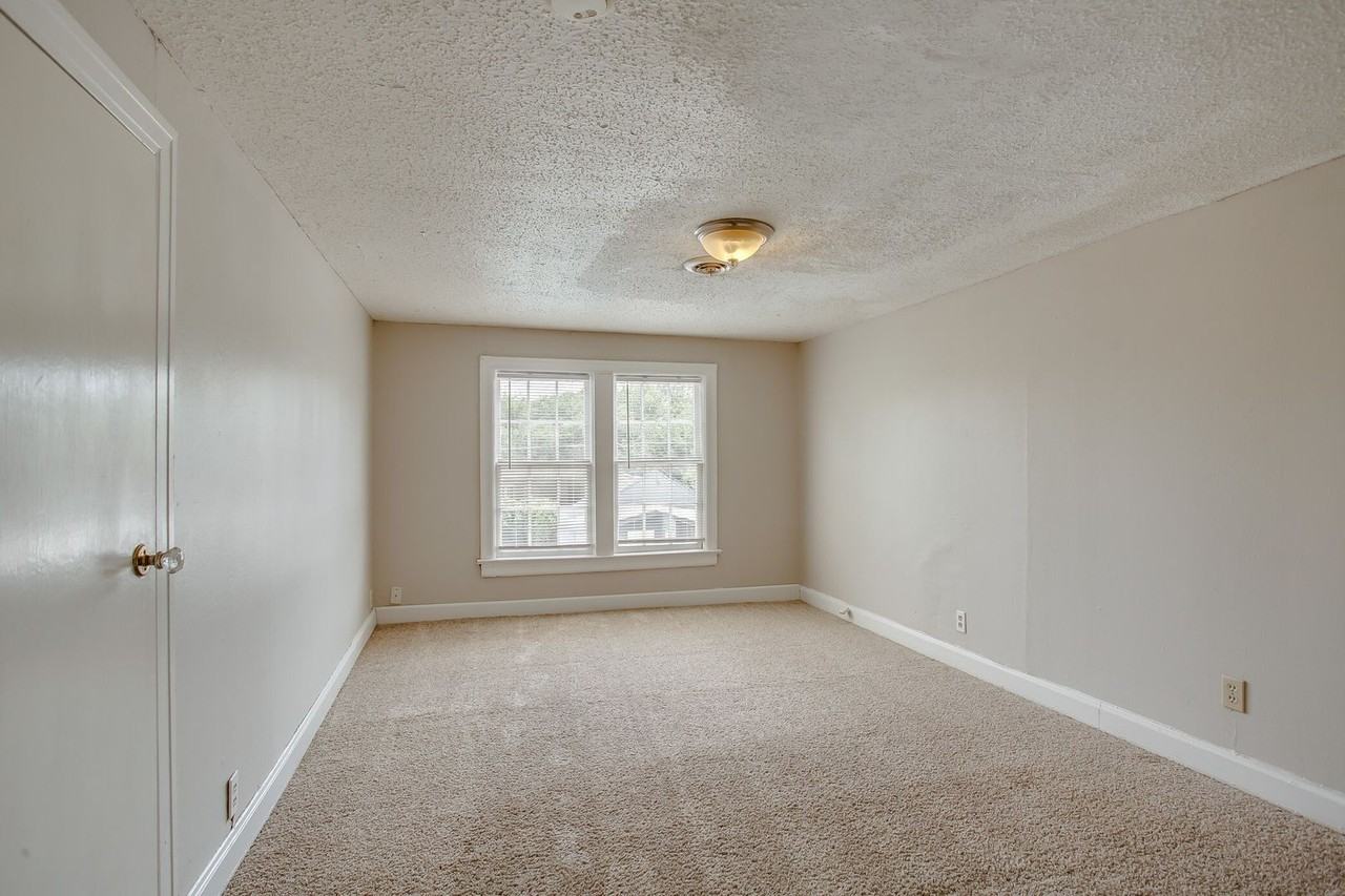 2405 21st St - Photo 6 of 12