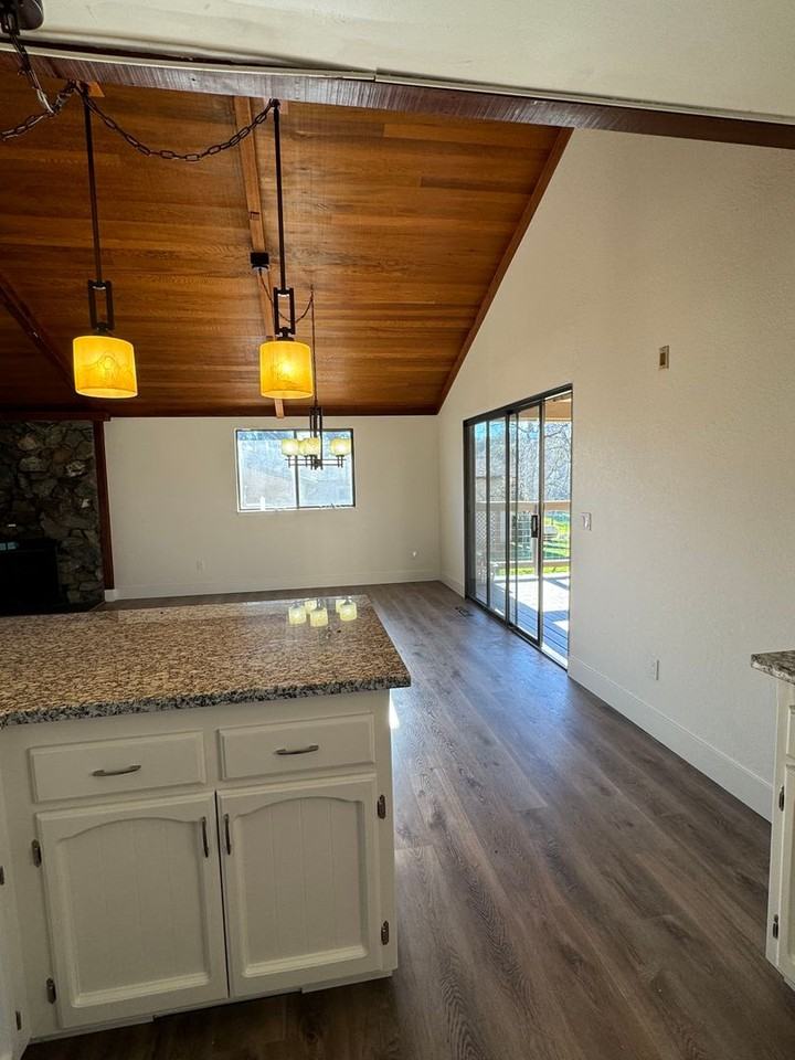 23172 Cypress Point Ct - Photo 3 of 21