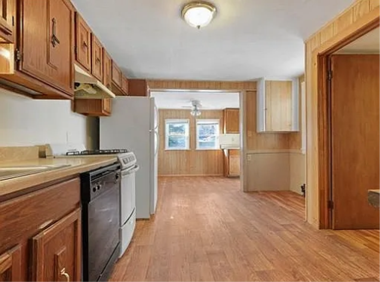 53 1/2 E Street Ext - Photo 4 of 19