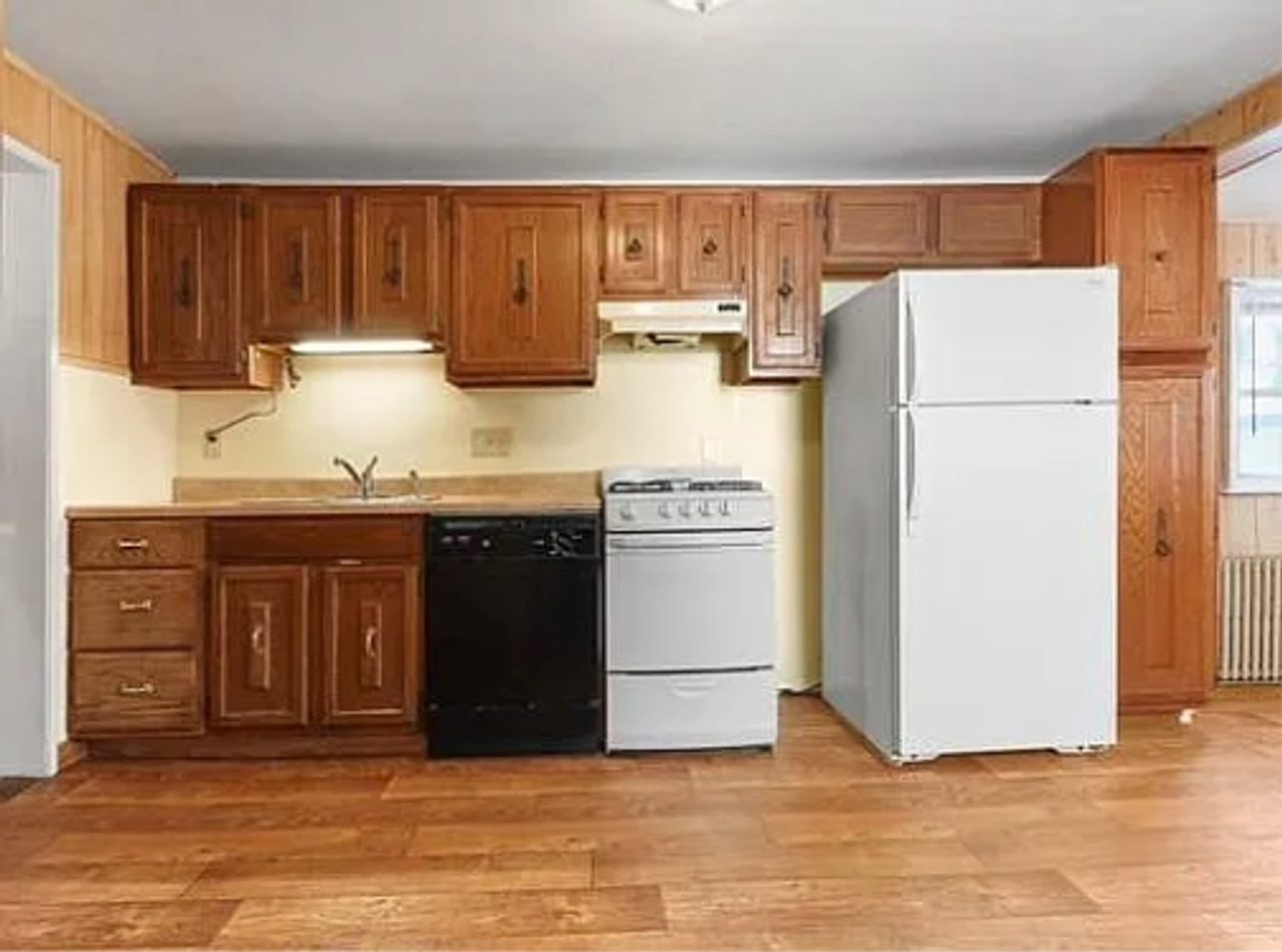 53 1/2 E Street Ext - Photo 7 of 19