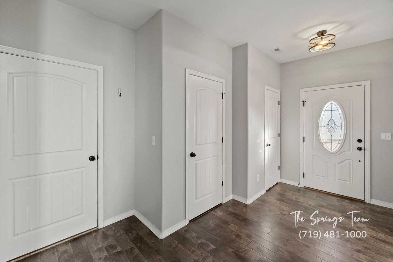 11462 Avena Rd - Photo 6 of 50