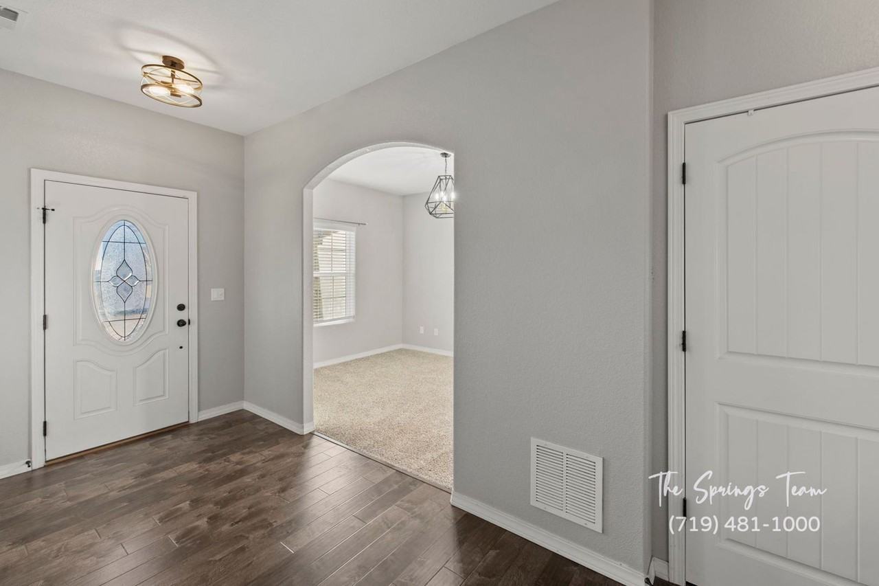 11462 Avena Rd - Photo 7 of 50