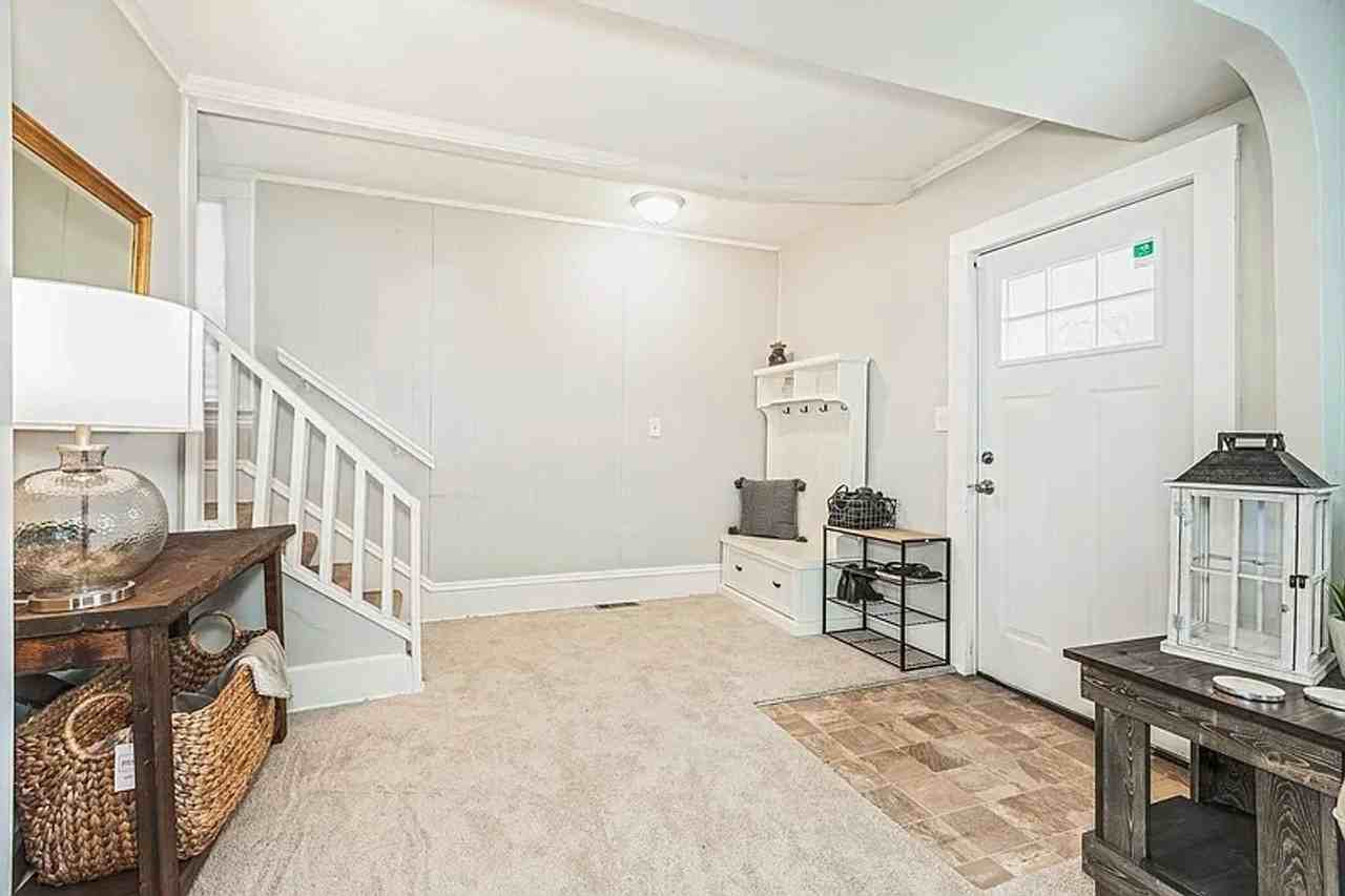 625 Morgan Ave N - Photo 3 of 19