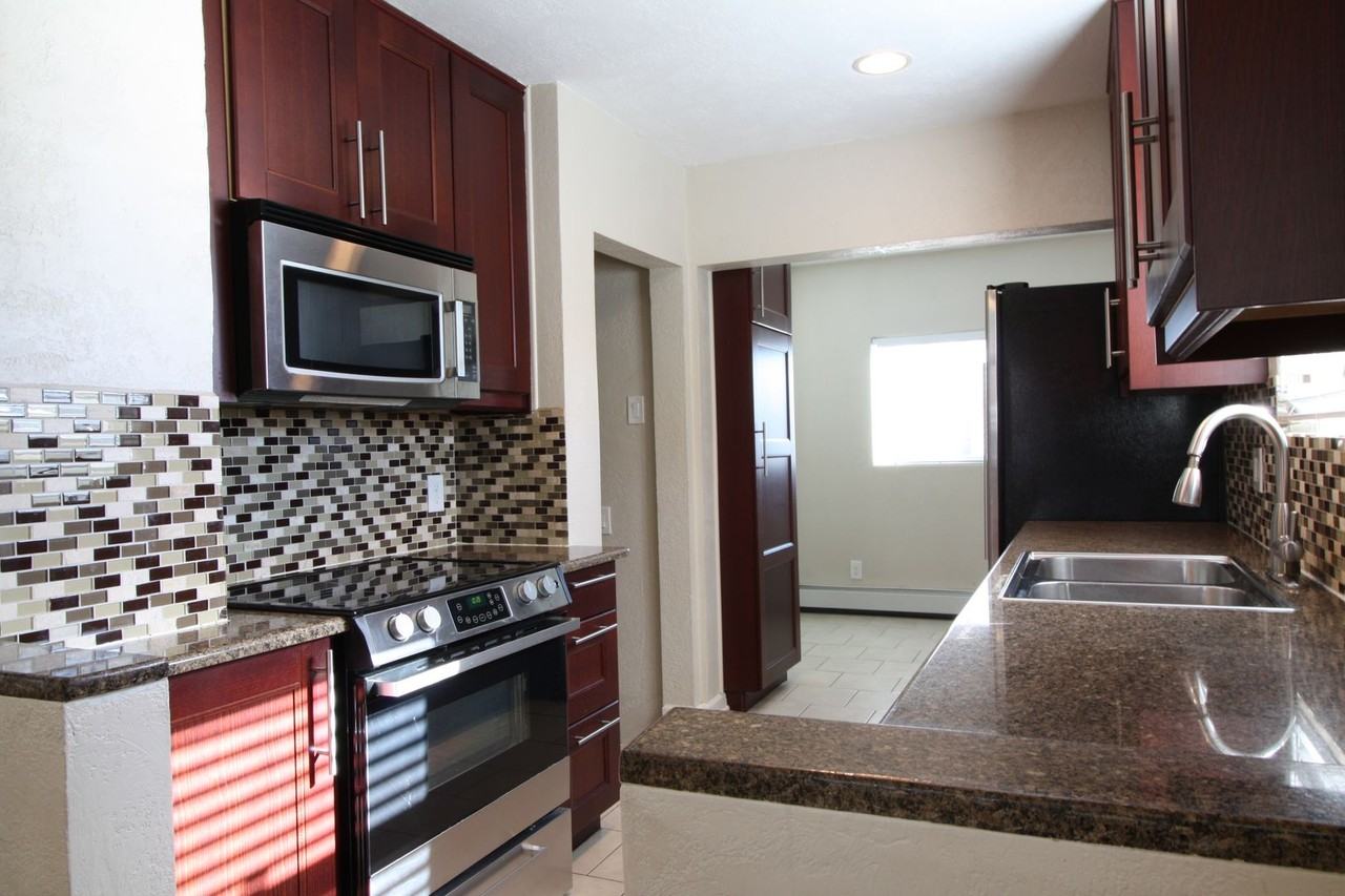 4310 S Sherman St - Photo 4 of 27