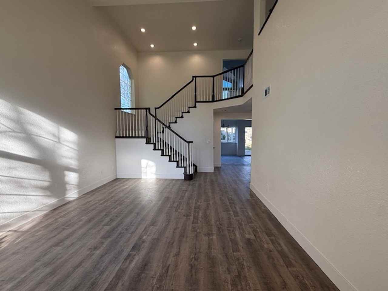 724 Bridge Creek Dr - Photo 2 of 26