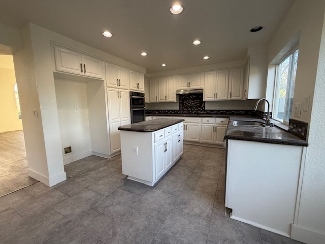 724 Bridge Creek Dr - Photo 3 of 26