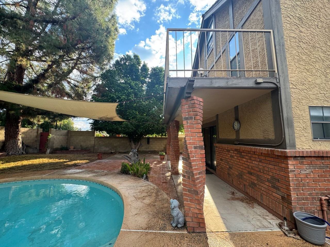 2060 E Lockwood St - Photo 4 of 36