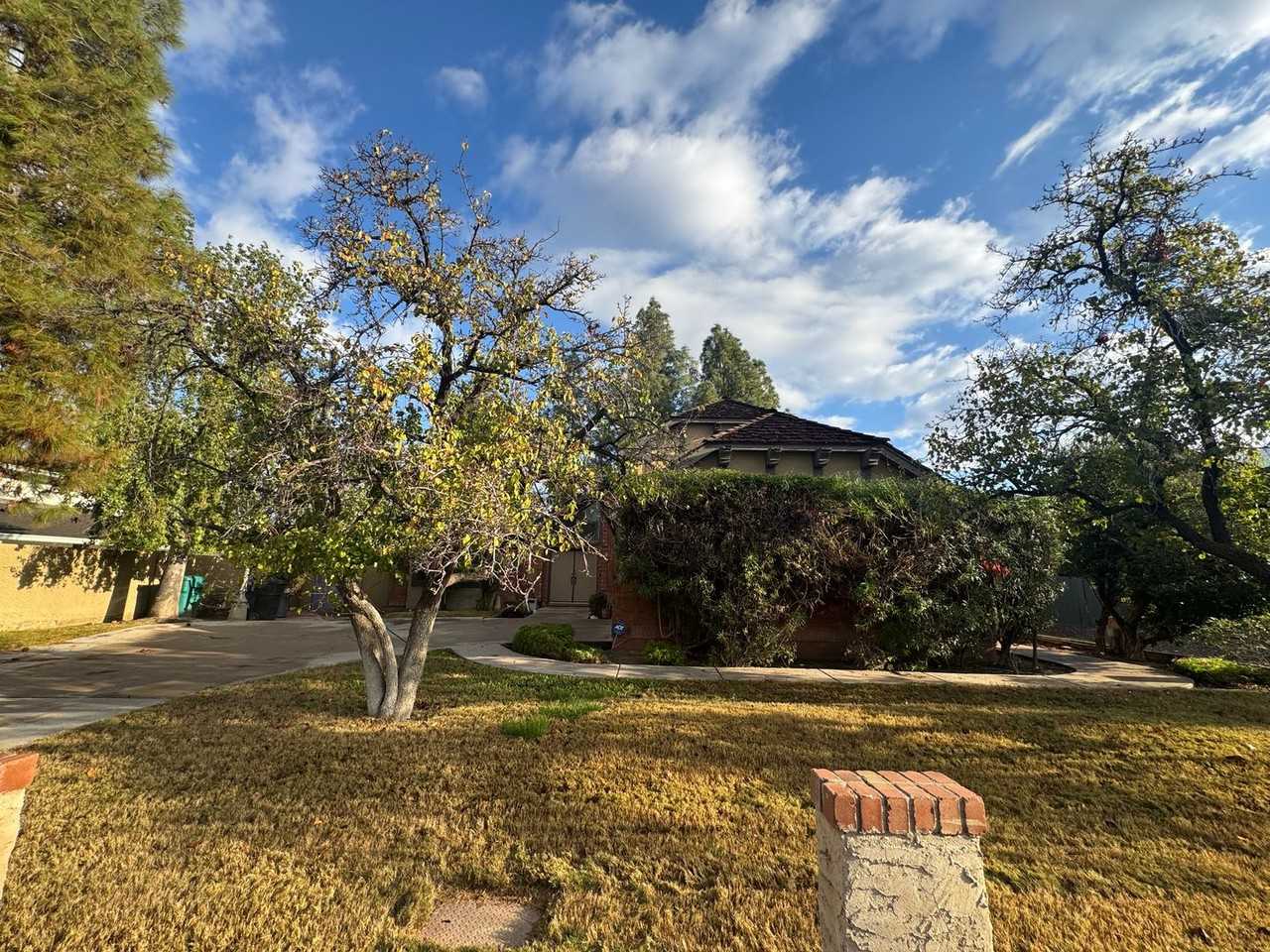 2060 E Lockwood St - Photo 5 of 36