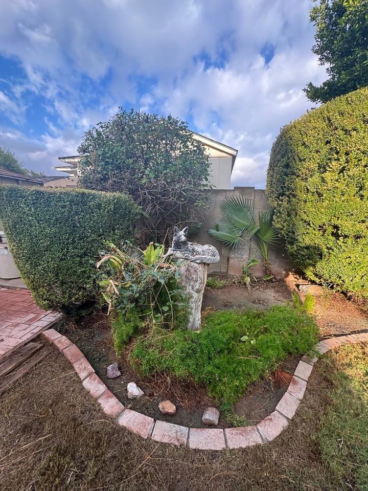 2060 E Lockwood St - Photo 7 of 36