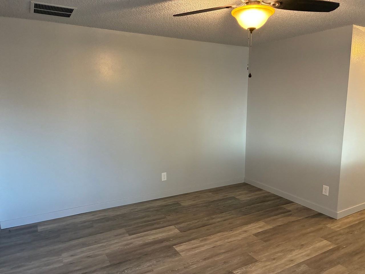 7523 S Cowen St - Photo 2 of 14