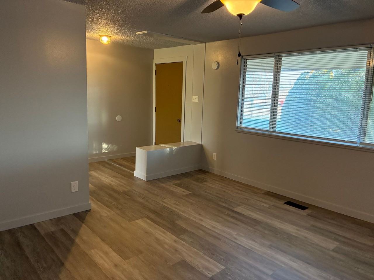 7523 S Cowen St - Photo 3 of 14