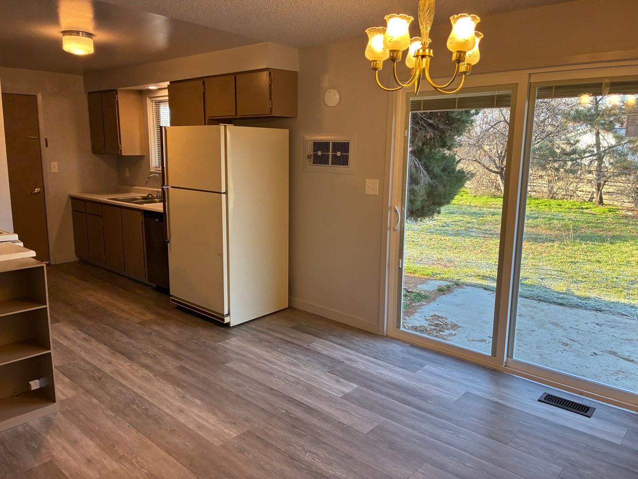 7523 S Cowen St - Photo 5 of 14