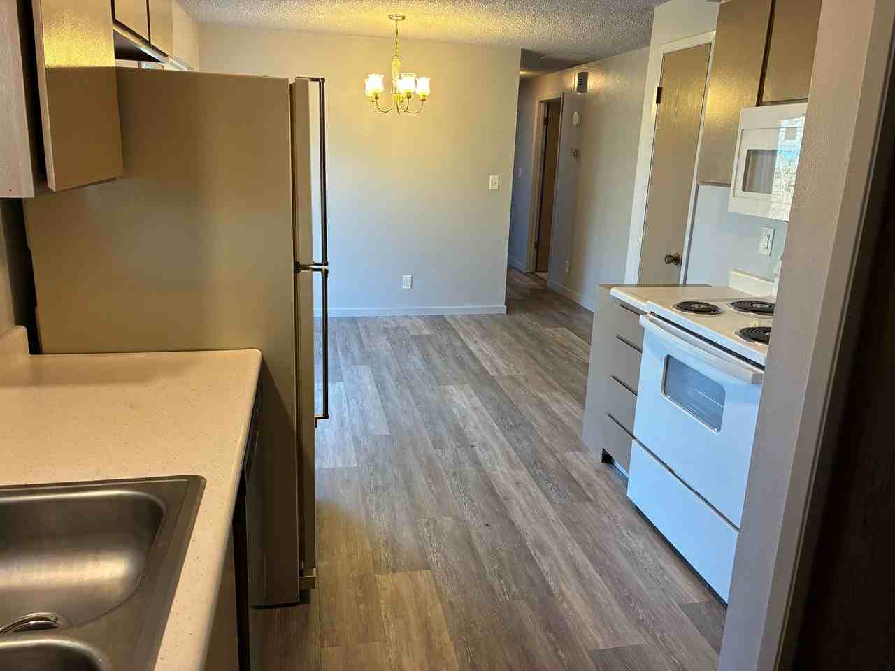 7523 S Cowen St - Photo 7 of 14