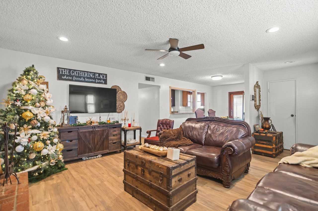 311 Cross St - Photo 4 of 12