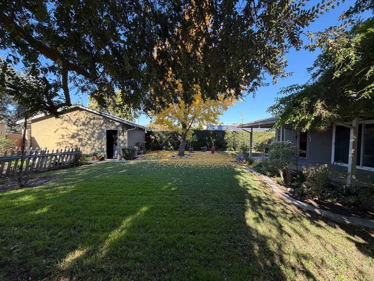 483 S Hollenbeck St - Photo 6 of 22