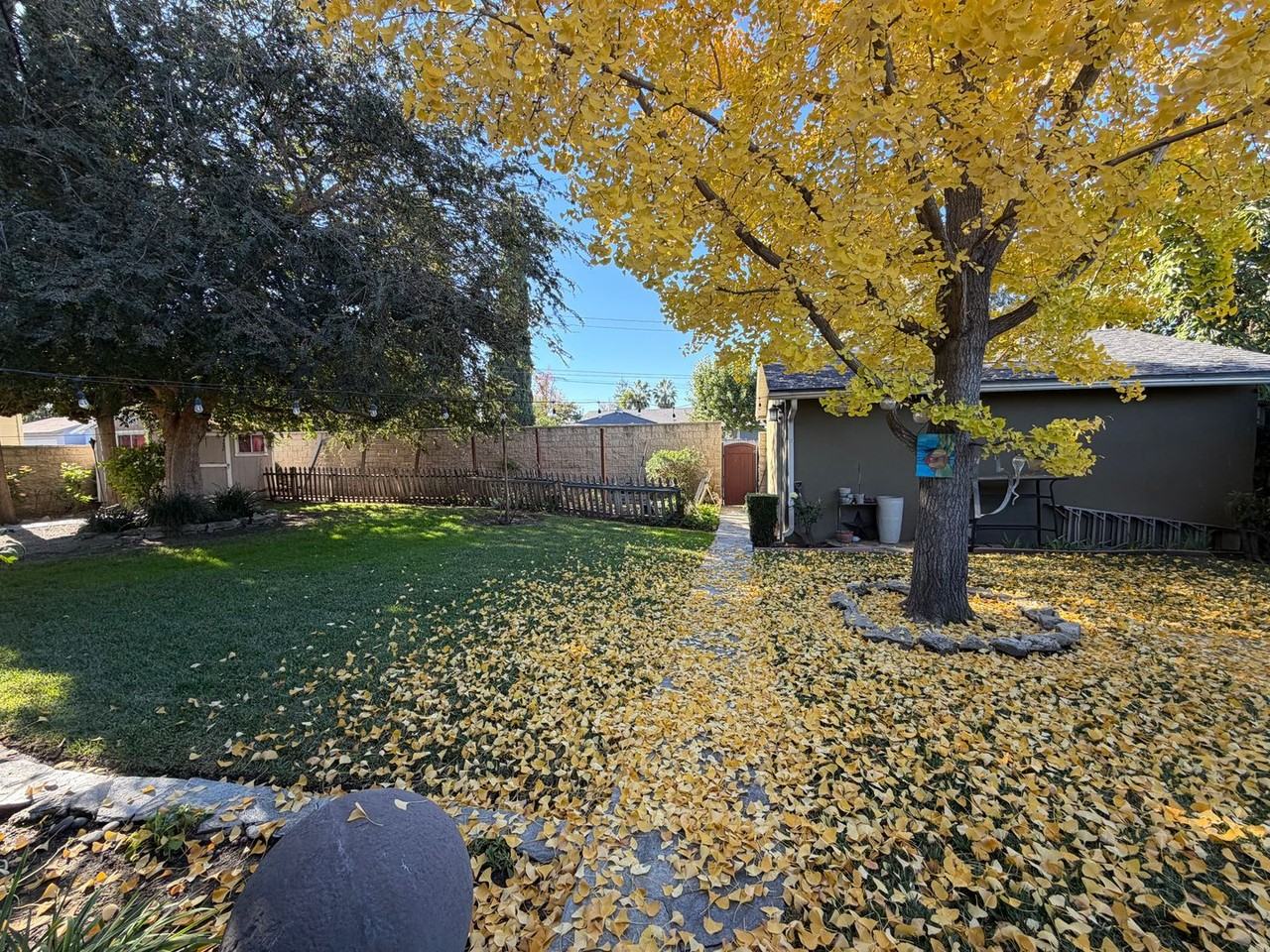 483 S Hollenbeck St - Photo 7 of 22