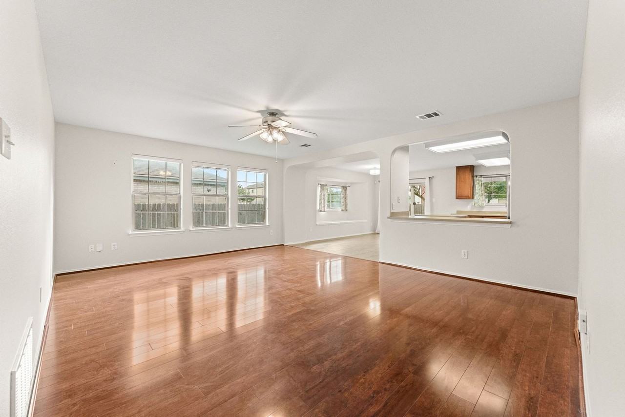 203 Sil Cv - Photo 6 of 32