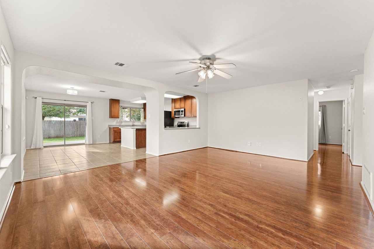 203 Sil Cv - Photo 7 of 32