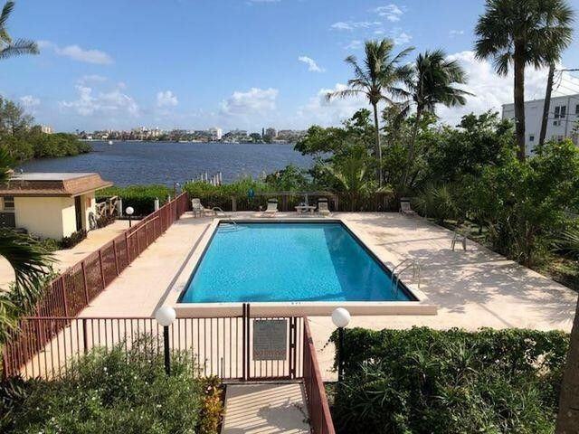 720 North Dixie Highway #202 - Photo 2 of 7