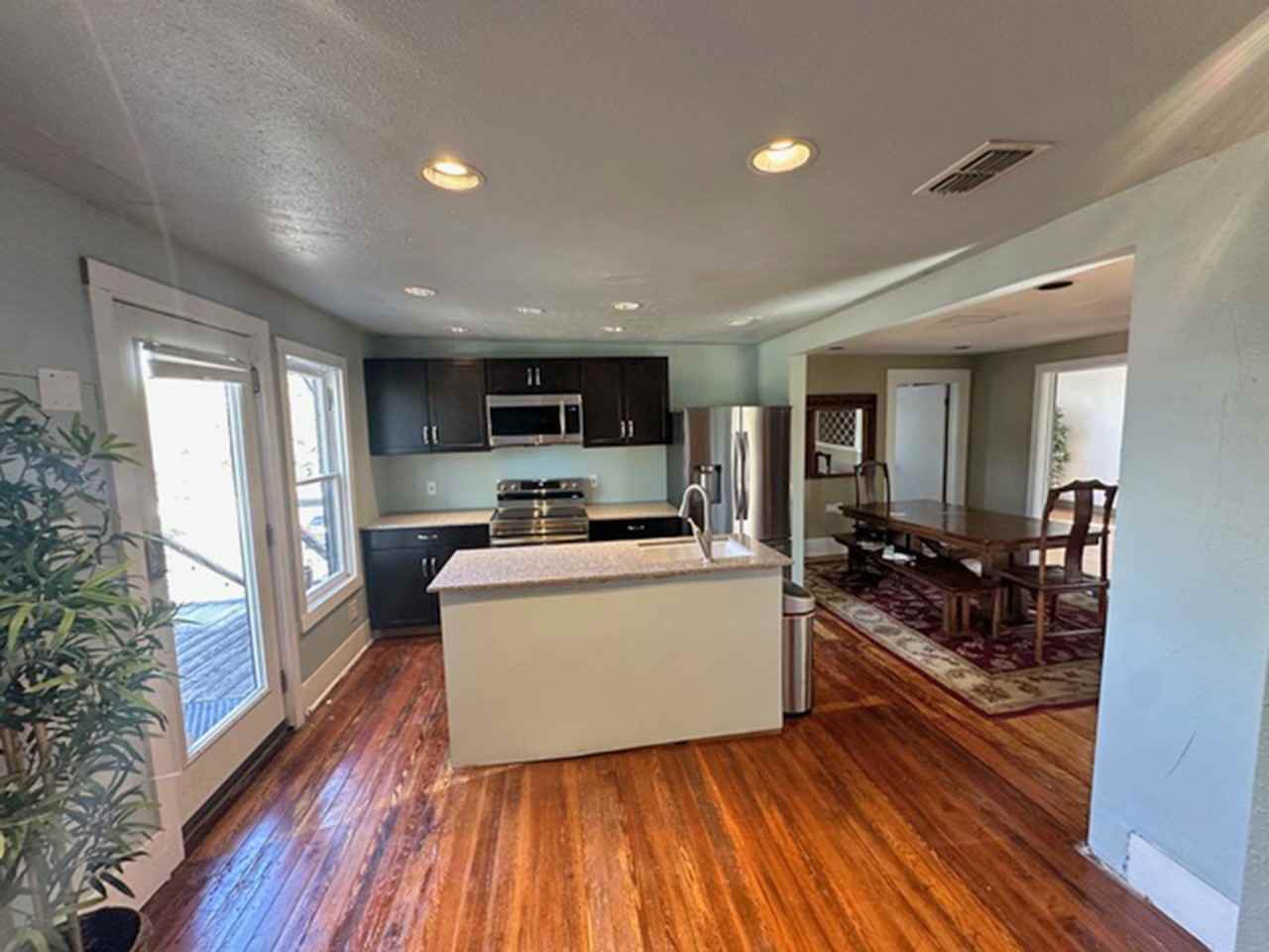 1822 W 35th St #1 - Photo 4 of 9