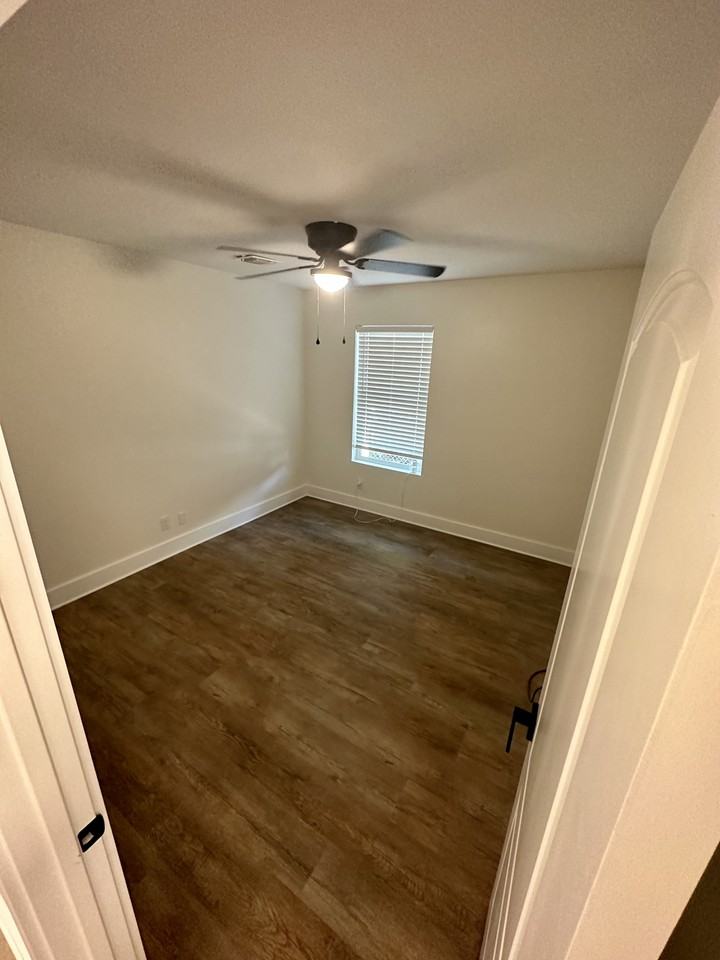 1019 Steves Ave #1 - Photo 5 of 12