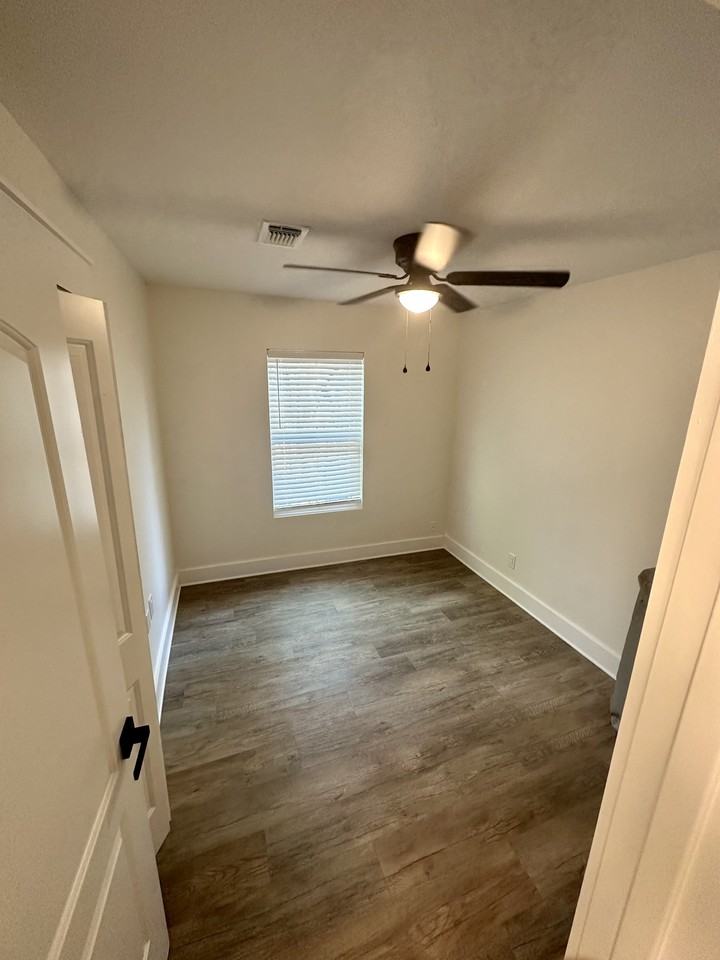 1019 Steves Ave #1 - Photo 7 of 12