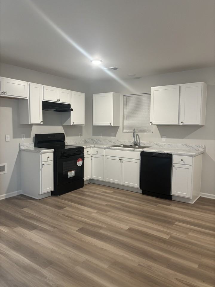 5383 Clinchport Cir #1 - Photo 4 of 18