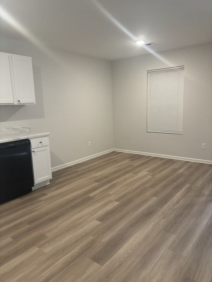 5383 Clinchport Cir #1 - Photo 5 of 18